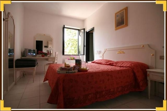 Hotel Vecchio Convento Bareggio Habitación foto